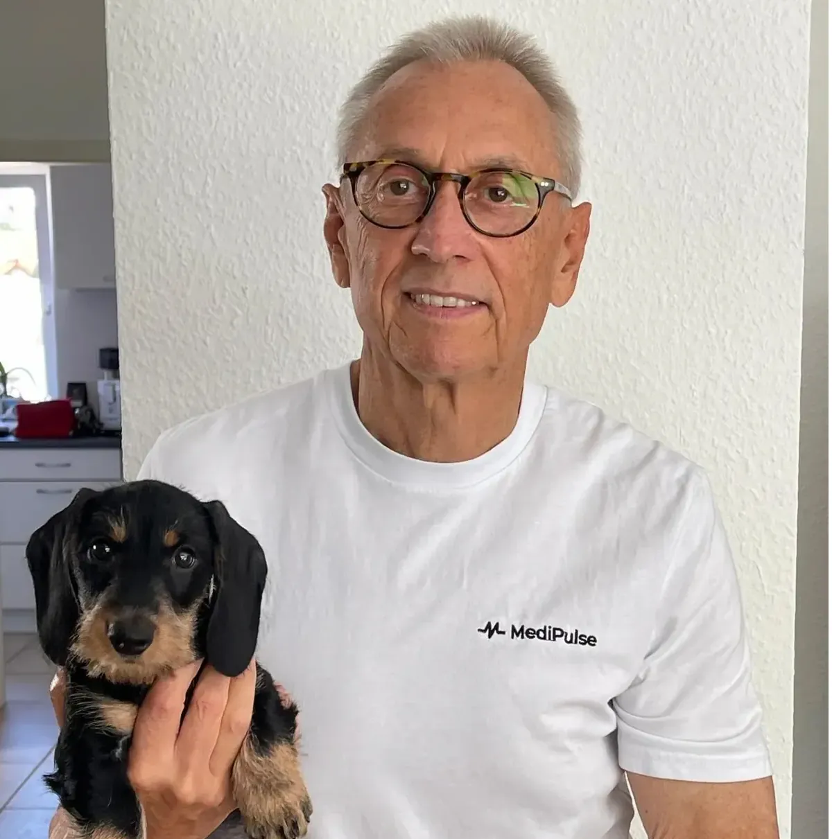 Kolja's father founds a surgical medical care center